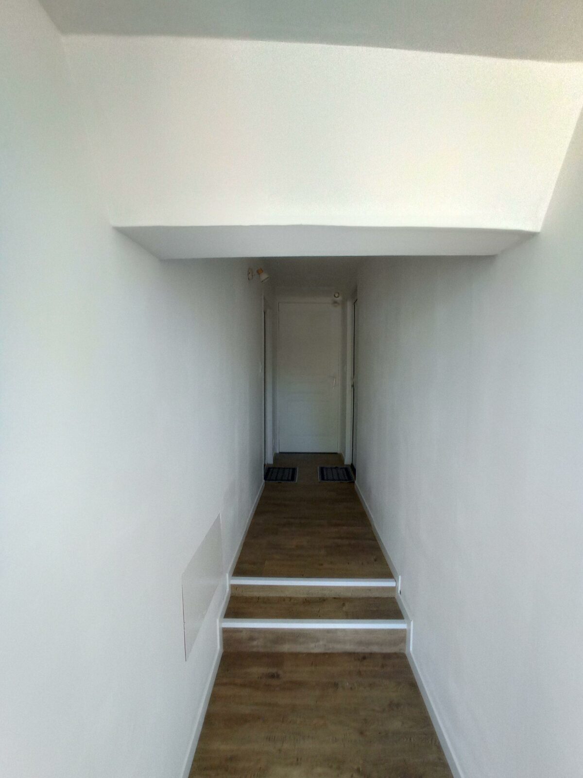 Nous sommes situés à la périphérie d’Alençon. Vous aurez d’un logement à la campagne dans un hameau de caractère.
Bénéficier d’un cadre tranquille et reposant tout en ayant magasins et infrastructure de transport à proximité.