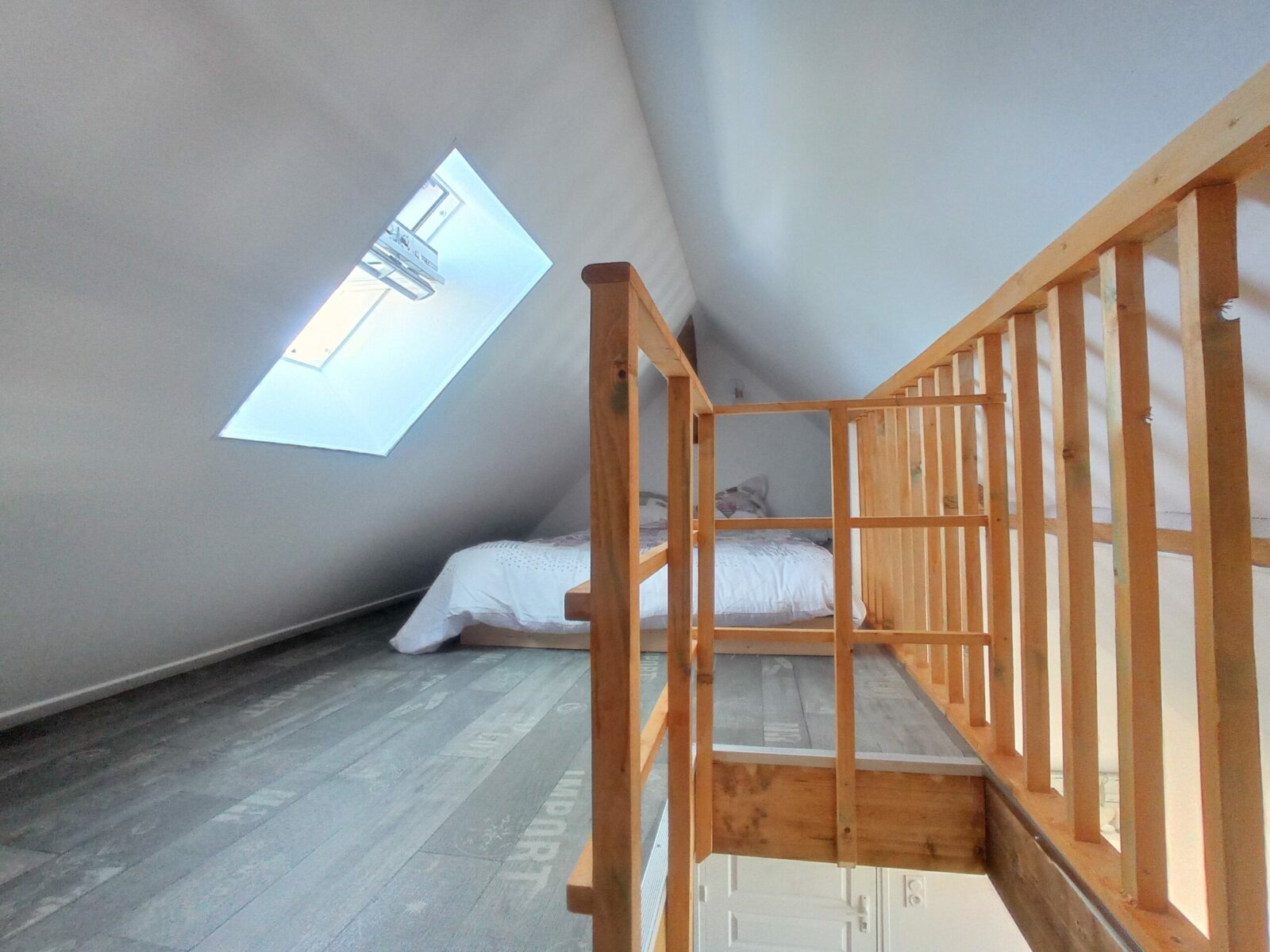 Nous sommes situés à la périphérie d’Alençon. Vous aurez d’un logement à la campagne dans un hameau de caractère.
Bénéficier d’un cadre tranquille et reposant tout en ayant magasins et infrastructure de transport à proximité.