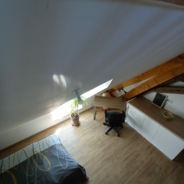Nous sommes situés à la périphérie d’Alençon. Vous aurez d’un logement à la campagne dans un hameau de caractère.
Bénéficier d’un cadre tranquille et reposant tout en ayant magasins et infrastructure de transport à proximité.